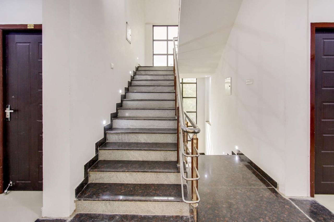 Oyo 69625 Mayuraa Residency 호텔 쿰바코남 외부 사진